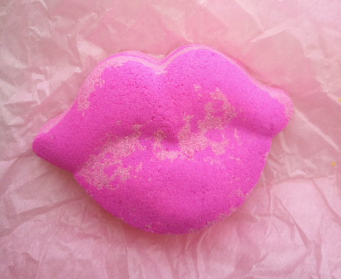 Kisses Bath Bomb